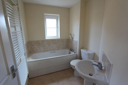 3 bedroom Semi-detached house to let in Brooklands Way, Bourne, PE10