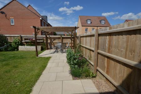 4 bedroom Detached house to let in Fakenham Green, Bourne, PE10