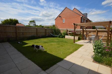 4 bedroom Detached house to let in Fakenham Green, Bourne, PE10