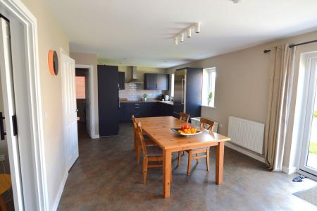 4 bedroom Detached house to let in Fakenham Green, Bourne, PE10