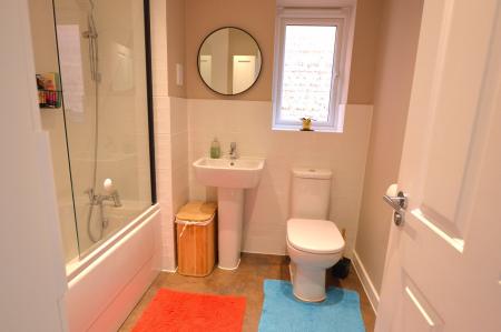 4 bedroom Detached house to let in Fakenham Green, Bourne, PE10