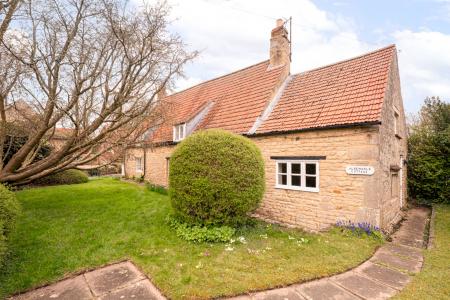 4 bedroom Semi-detached house for sale in High Street, Castle Bytham, NG33