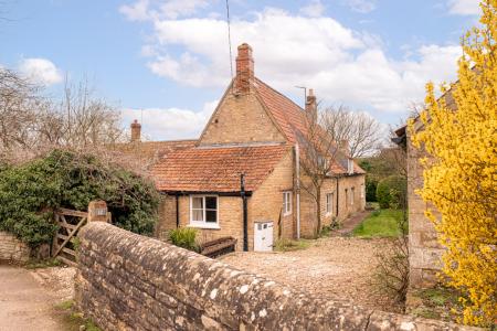 4 bedroom Semi-detached house for sale in High Street, Castle Bytham, NG33