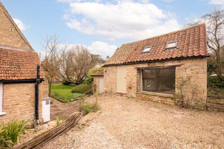 4 bedroom Semi-detached house for sale in High Street, Castle Bytham, NG33