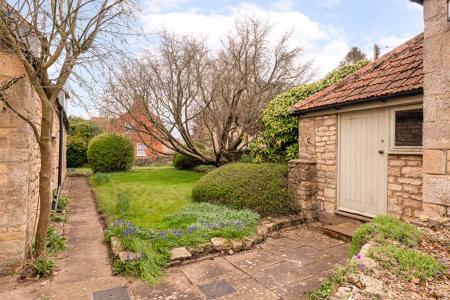 4 bedroom Semi-detached house for sale in High Street, Castle Bytham, NG33