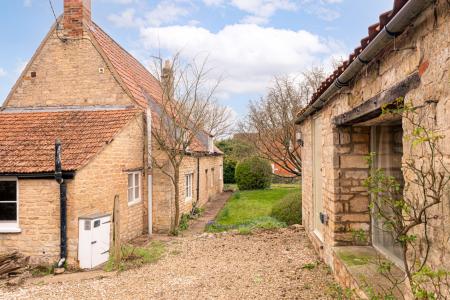 4 bedroom Semi-detached house for sale in High Street, Castle Bytham, NG33