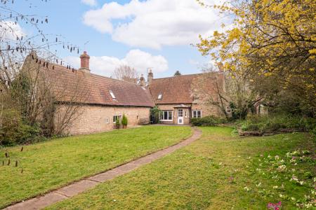 4 bedroom Semi-detached house for sale in High Street, Castle Bytham, NG33