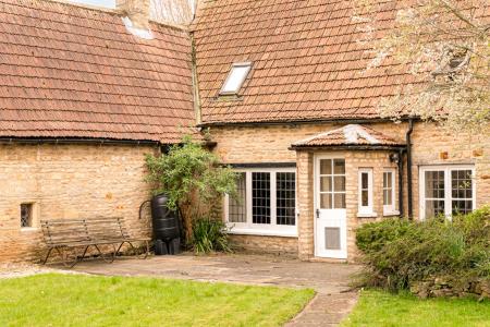 4 bedroom Semi-detached house for sale in High Street, Castle Bytham, NG33