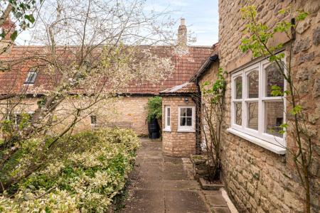 4 bedroom Semi-detached house for sale in High Street, Castle Bytham, NG33