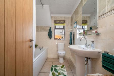 4 bedroom Detached house for sale in The Paddock, Morton, PE10