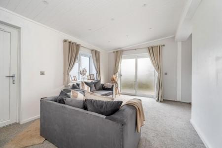 2 bedroom Park home for sale in Stamford Road, Lound, PE10