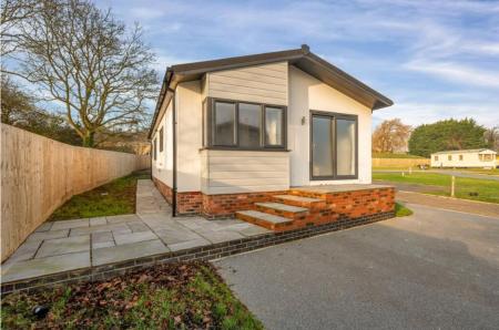 2 bedroom Park home for sale in Stamford Road, Lound, PE10