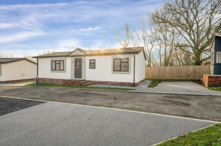 2 bedroom Park home for sale in Stamford Road, Lound, PE10