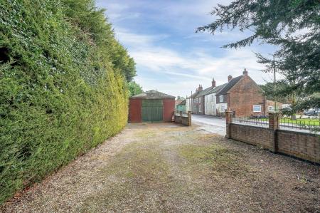 3 bedroom Detached house for sale in Risegate Road, Gosberton, PE11