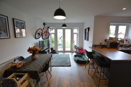 3 bedroom Semi-detached house for sale in Newton Abbot Way, Bourne, PE10