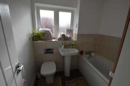 3 bedroom Semi-detached house for sale in Newton Abbot Way, Bourne, PE10