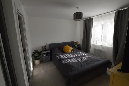 3 bedroom Semi-detached house for sale in Newton Abbot Way, Bourne, PE10