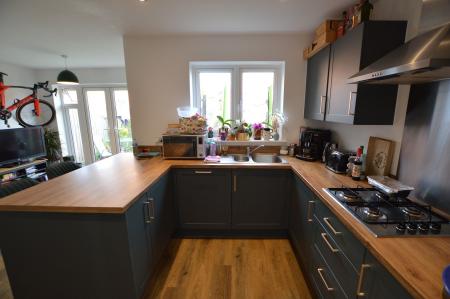 3 bedroom Semi-detached house for sale in Newton Abbot Way, Bourne, PE10