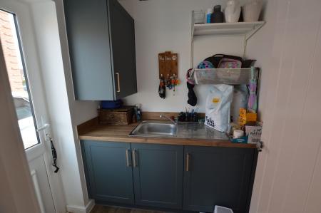 3 bedroom Semi-detached house for sale in Newton Abbot Way, Bourne, PE10