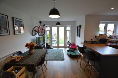 3 bedroom Semi-detached house for sale in Newton Abbot Way, Bourne, PE10