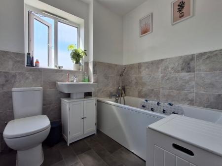 2 bedroom End of terrace house for sale in Ripon Close, Bourne, PE10