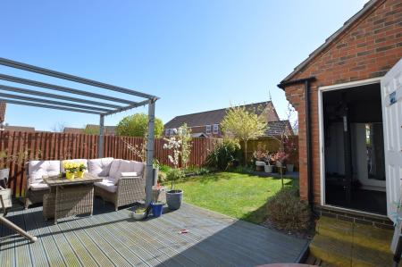 3 bedroom Semi-detached house for sale in Windsor Court, Bourne, PE10