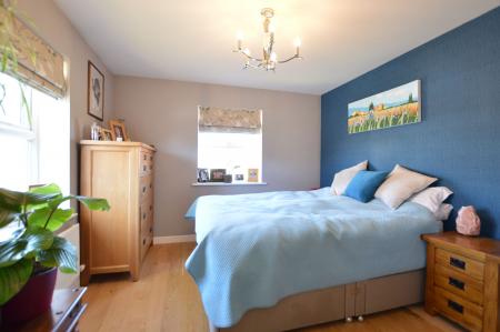 3 bedroom Semi-detached house for sale in Windsor Court, Bourne, PE10