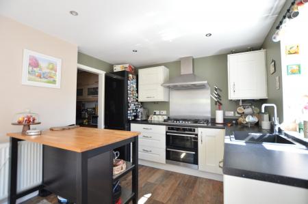 3 bedroom Semi-detached house for sale in Windsor Court, Bourne, PE10