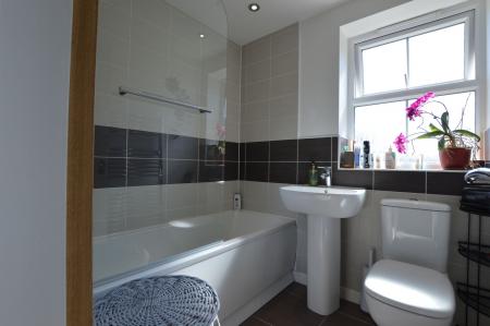 3 bedroom Semi-detached house for sale in Windsor Court, Bourne, PE10