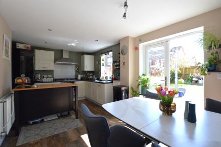 3 bedroom Semi-detached house for sale in Windsor Court, Bourne, PE10