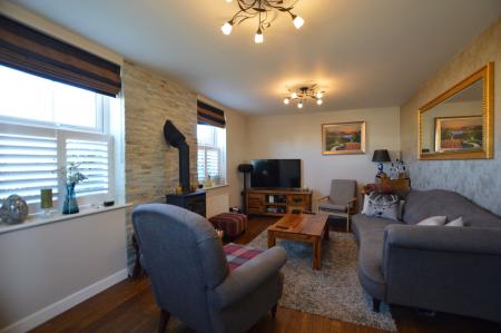 3 bedroom Semi-detached house for sale in Windsor Court, Bourne, PE10