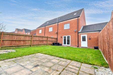 3 bedroom End of terrace house for sale in Sandown Drive, Bourne, PE10