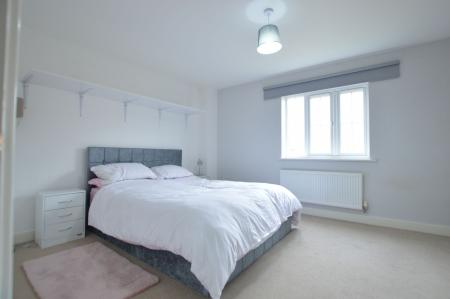3 bedroom End of terrace house for sale in Sandown Drive, Bourne, PE10
