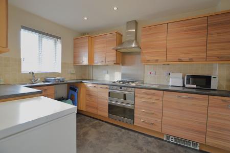 3 bedroom End of terrace house for sale in Sandown Drive, Bourne, PE10