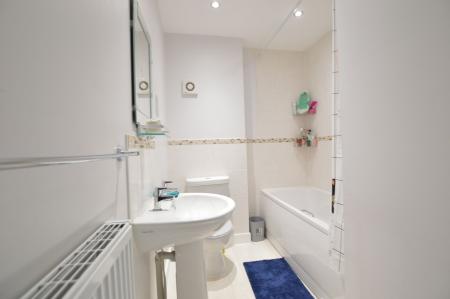 3 bedroom End of terrace house for sale in Sandown Drive, Bourne, PE10