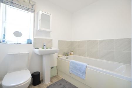 3 bedroom Semi-detached house for sale in Southwell Way, Bourne, PE10