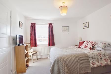 3 bedroom Semi-detached house for sale in Southwell Way, Bourne, PE10