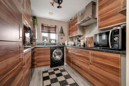 2 bedroom Semi-detached house for sale in Stroud Close, Bourne, PE10