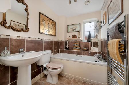 2 bedroom Semi-detached house for sale in Stroud Close, Bourne, PE10