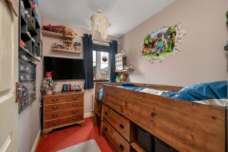 2 bedroom Semi-detached house for sale in Stroud Close, Bourne, PE10