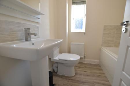 4 bedroom Semi-detached house for sale in Musselburgh Way, Bourne, PE10