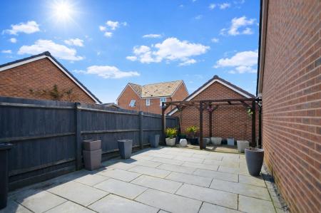 4 bedroom Semi-detached house for sale in Musselburgh Way, Bourne, PE10