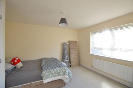4 bedroom Semi-detached house for sale in Musselburgh Way, Bourne, PE10