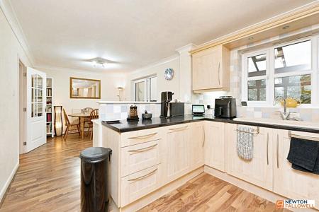 4 bedroom Detached house for sale in Viking Way, Thurlby, PE10