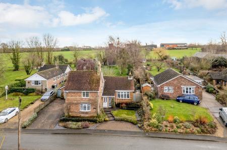 4 bedroom Detached house for sale in West Road, Pointon, NG34