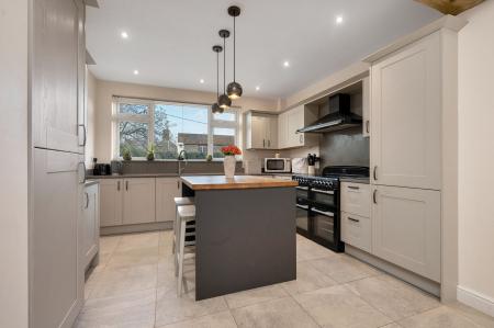 5 bedroom Detached house for sale in High Street, Thurlby, PE10