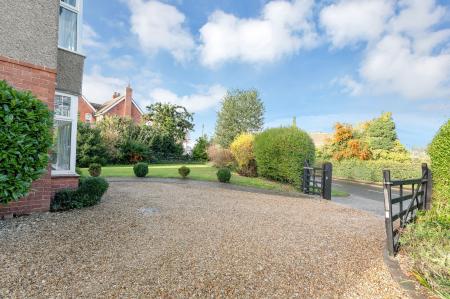 5 bedroom Detached house for sale in High Street, Thurlby, PE10