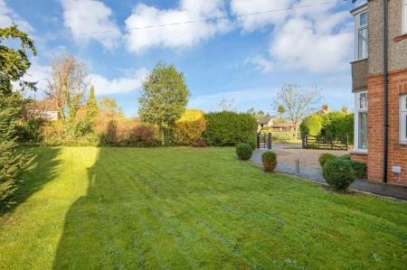 5 bedroom Detached house for sale in High Street, Thurlby, PE10