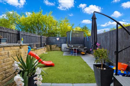 3 bedroom Semi-detached house for sale in Uttoxeter Close, Bourne, PE10