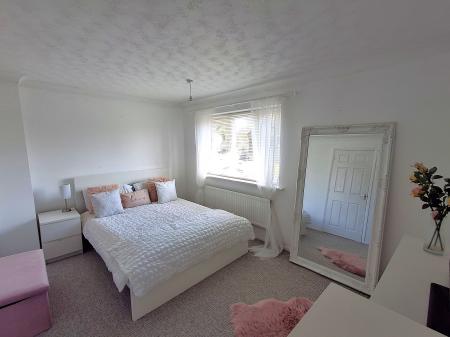 3 bedroom Semi-detached house for sale in Rochester Court, Bourne, PE10